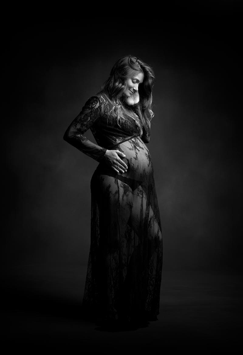 fotos de embarazada en blanco y negro