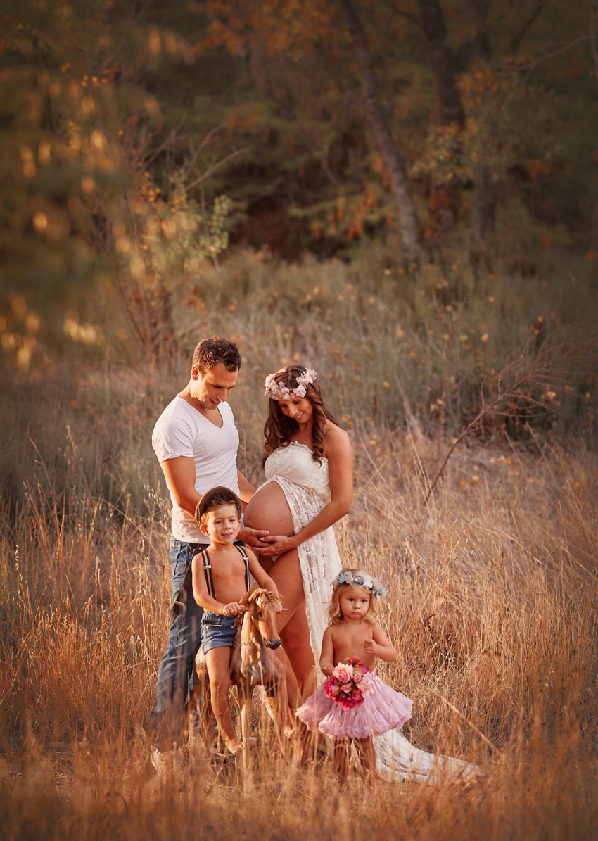 fotos de embarazada en el campo en familia madrid