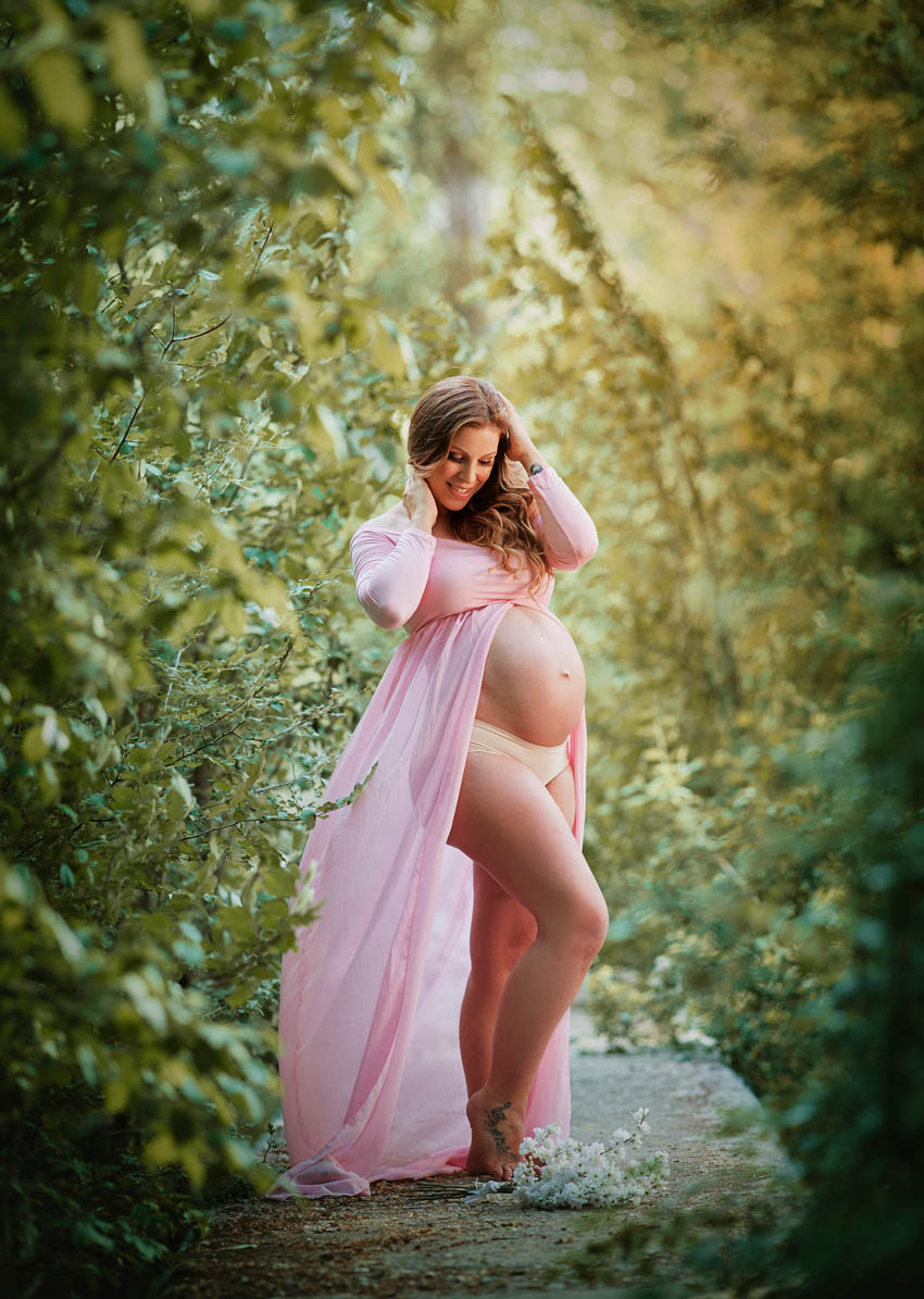 fotos de embarazada profesional en el campo en madrid